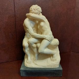 Rodin "The KISS" Sculptured by Italian Artist A. Santini In Excellent Condition